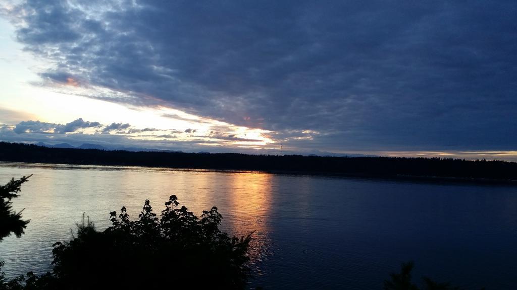 Above Tide Motel Campbell River Exterior foto