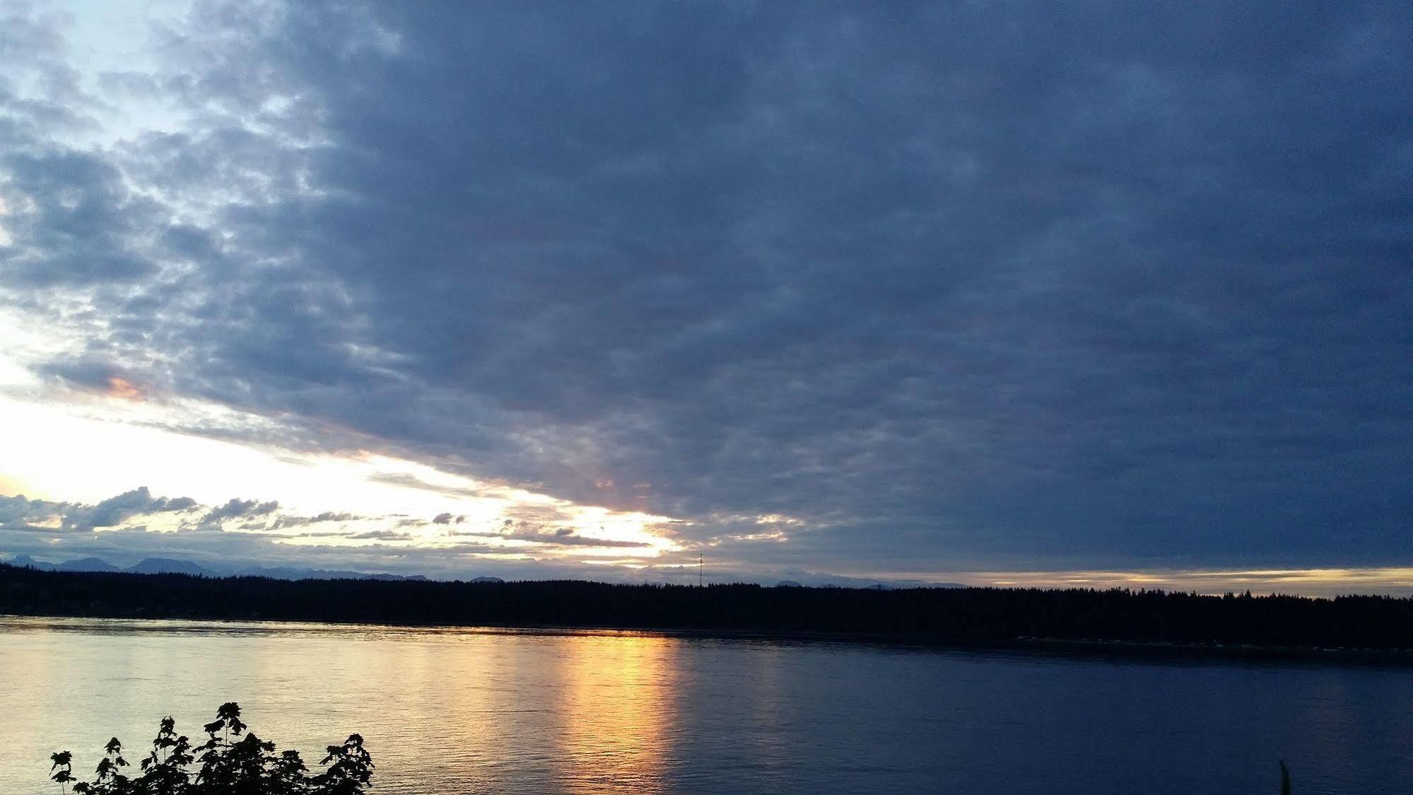 Above Tide Motel Campbell River Exterior foto